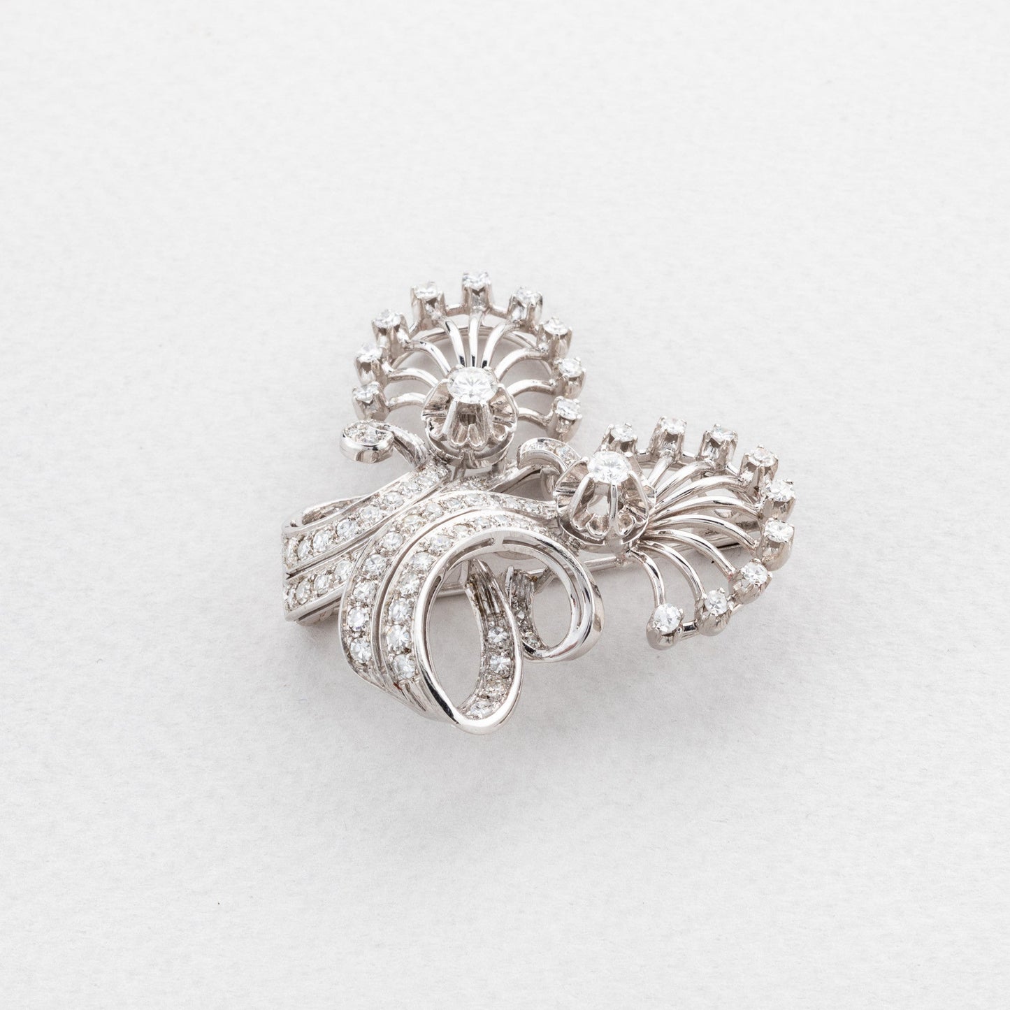 Brosa eleganta cu diamante naturale - Brosa