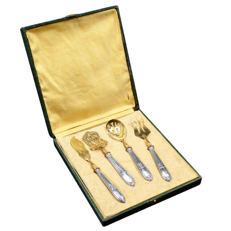 Set tacamuri argint - TreasureTrove